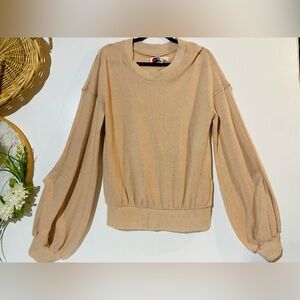 Free beach long sleeved sweater with ballon sleeves soft